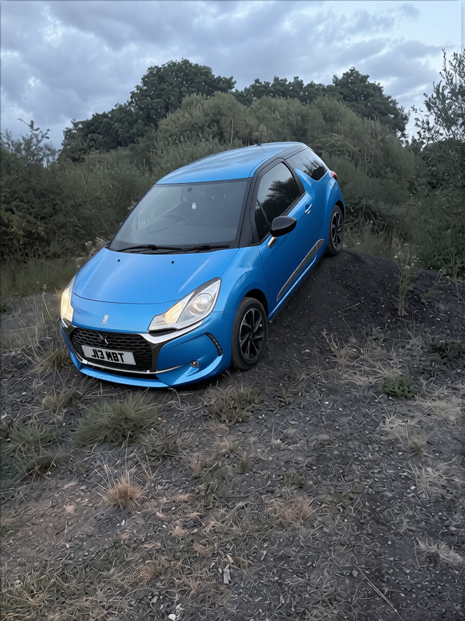 Citroën DS3 rendered in Gulf Blue gloss paint